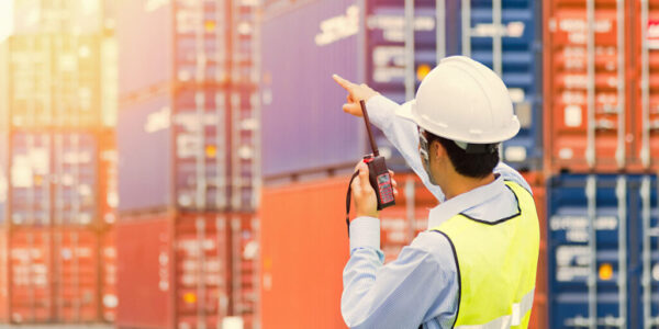 Foreman control loading containers.